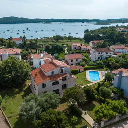 Kristalis By Interhome Apartmán *