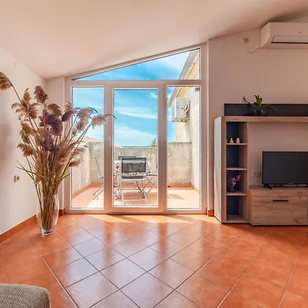 Kristalis By Interhome *