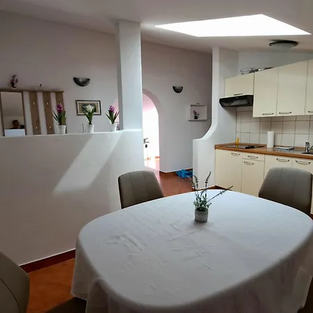Kristalis By Interhome