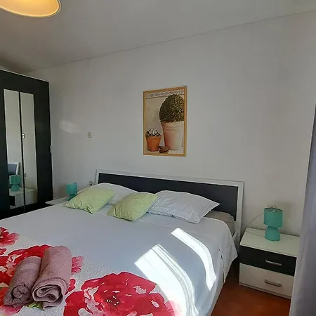 Kristalis By Interhome * מדולין