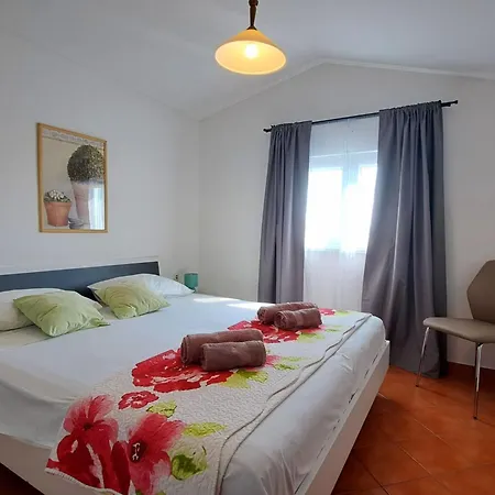 Kristalis By Interhome *